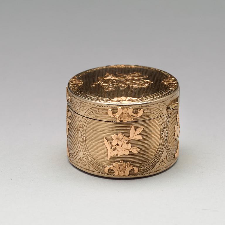 A French 18th century 18ct gold box, mark of Jean-Charles Dubos, Paris 1758.