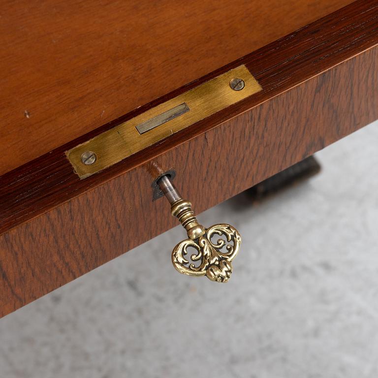 A cabinet, 1920's/30's.