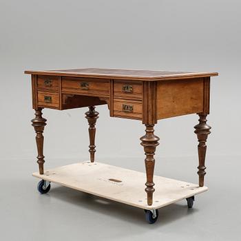 SKRIVBORD, Nyrenässans, sent 1800-tal.