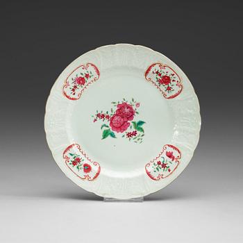 1571. A set of 24 famille rose dinner plates, Qing dynasty, Qianlong (1736-95).