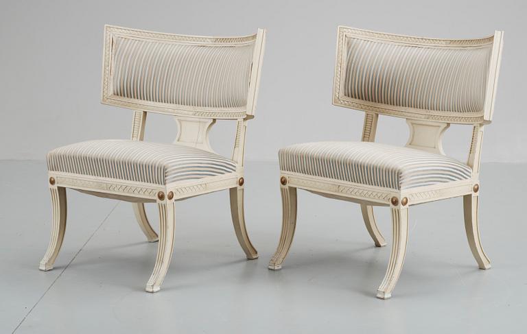 A pair of Gustavian style 20th cent chairs.