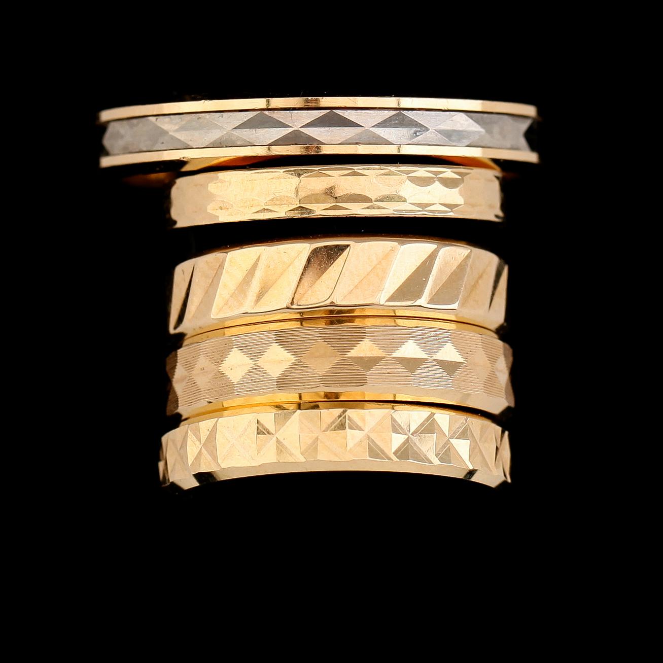 RINGAR, 5 st, 18 k guld, 1900-talets andra hälft. Vikt ca 20 gram.