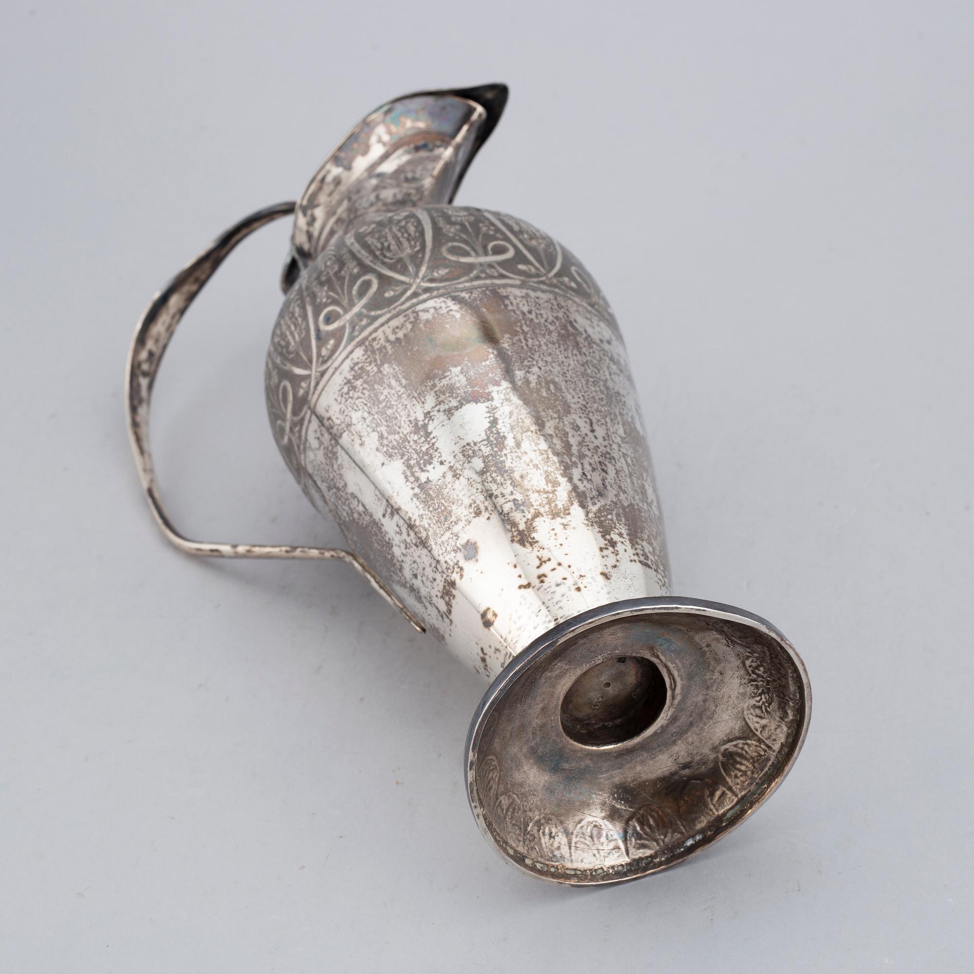 Au Austrian early 20th century silver wine charger.