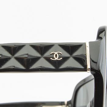Chanel, solglasögon med fodral.
