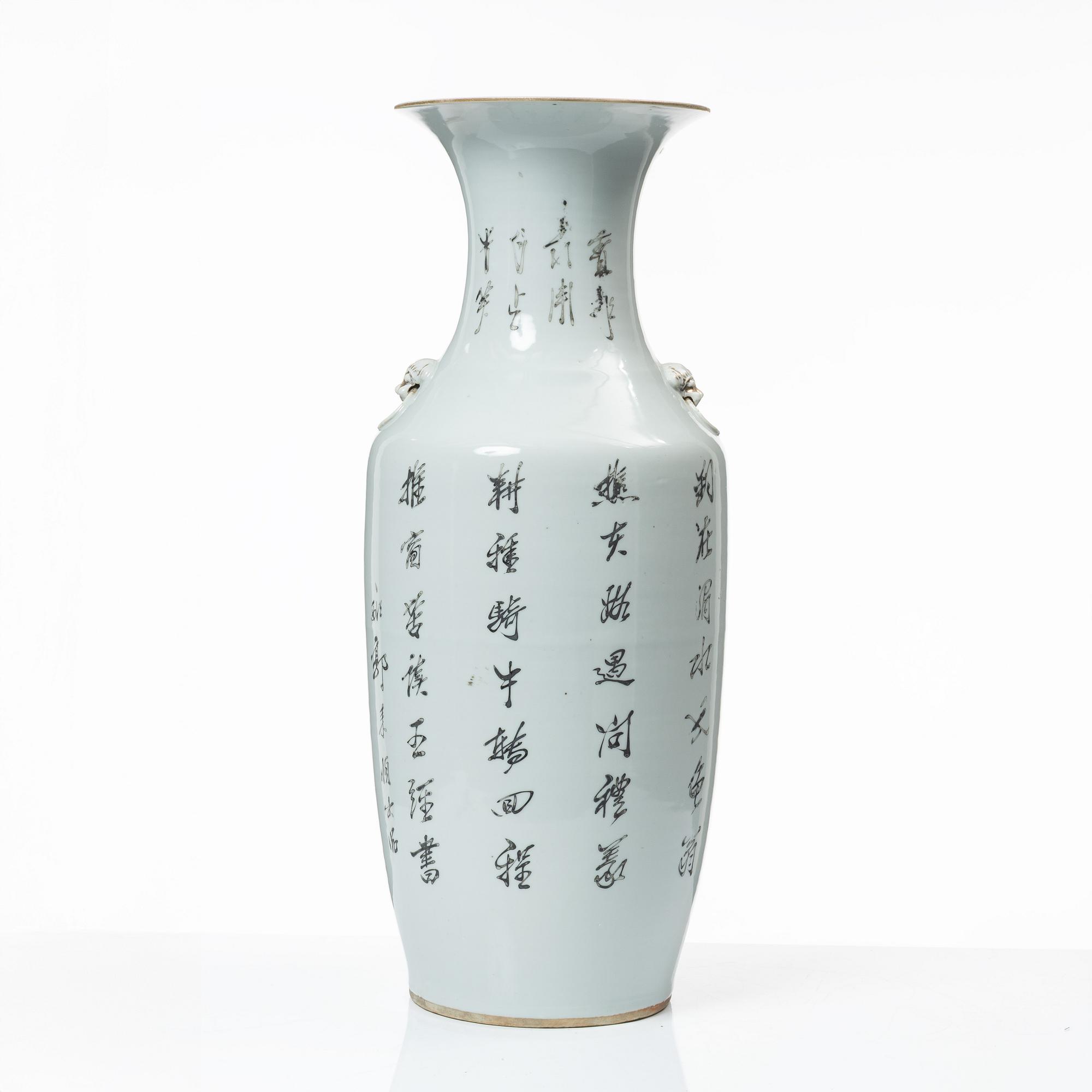 A Chinese porcelain vase, 20th century.