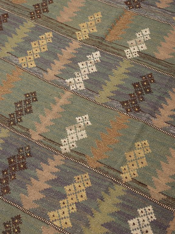 Märta Måås-Fjetterström, DRAPERI. "Kungsljus". Rölakan. 244,5 x 143,5 cm. Signerat MMF.