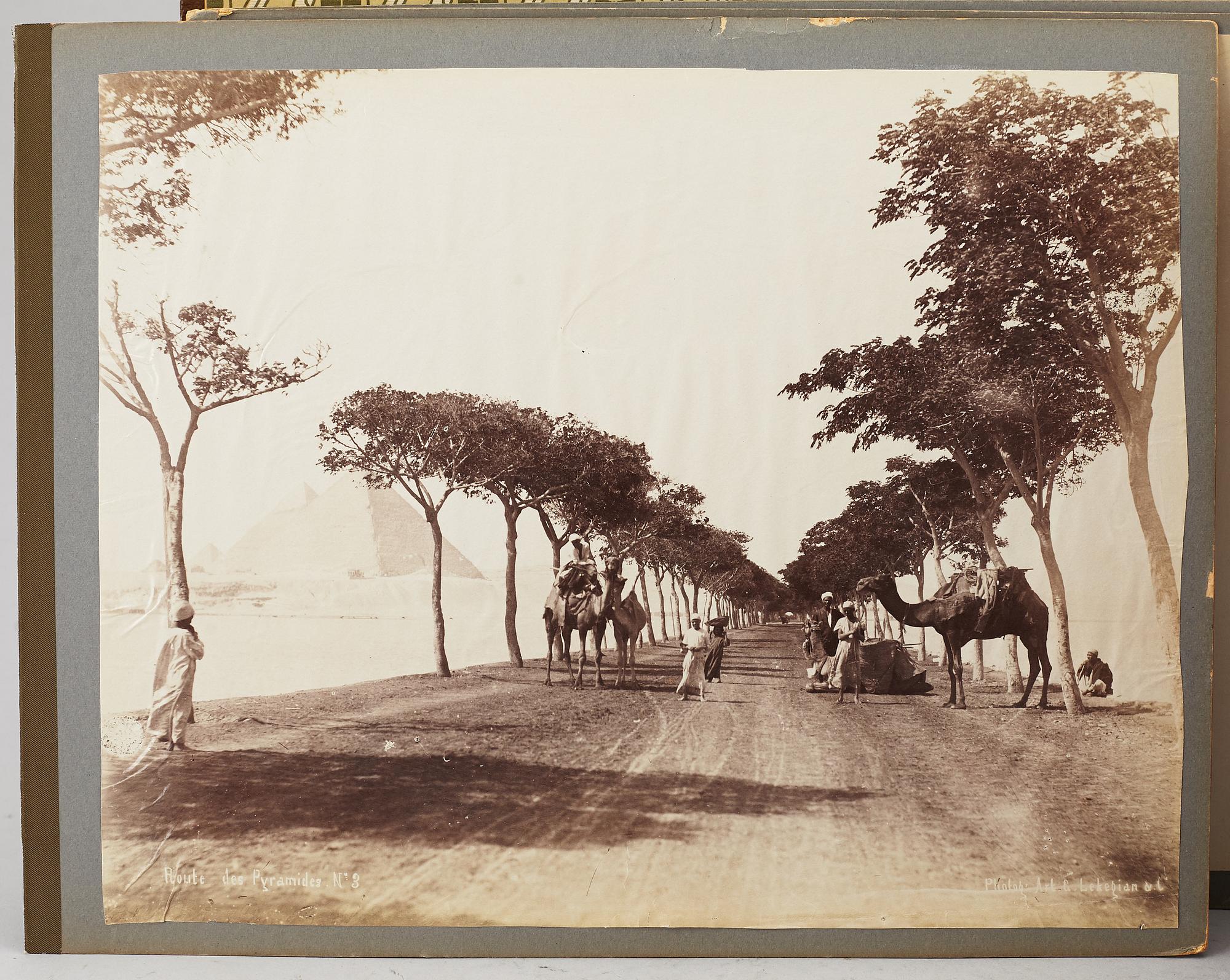 FOTOALBUM,   MEDELHAVSKRYSSNING 1905-06 MED KORVETTEN FREJA.