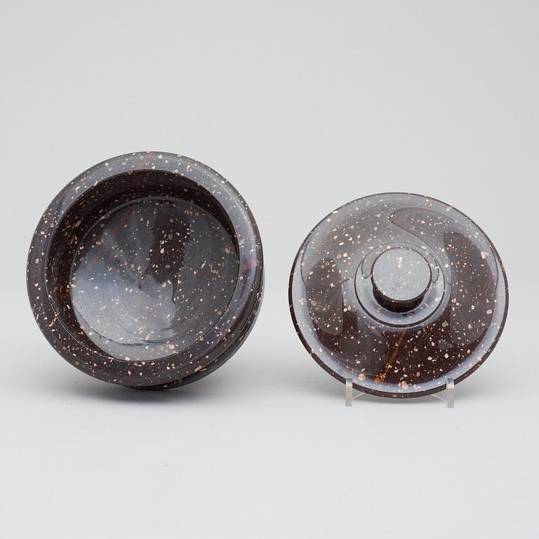 SKÅL med LOCK. Älvdalen, 1800-talets första hälft. Empire.