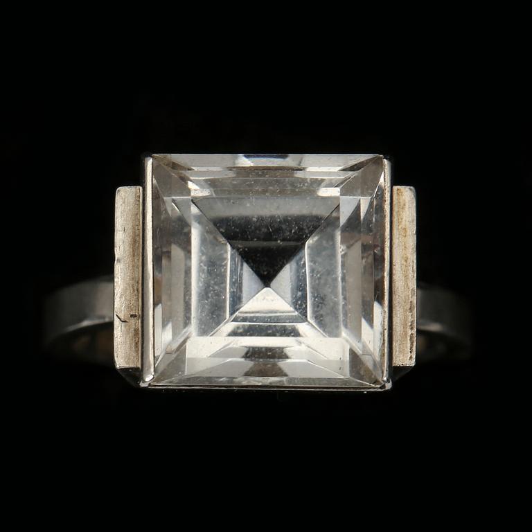 RING, silver och bergskristall, Wiwen Nilsson, stämplad 1940 (?), total vikt 4 g.