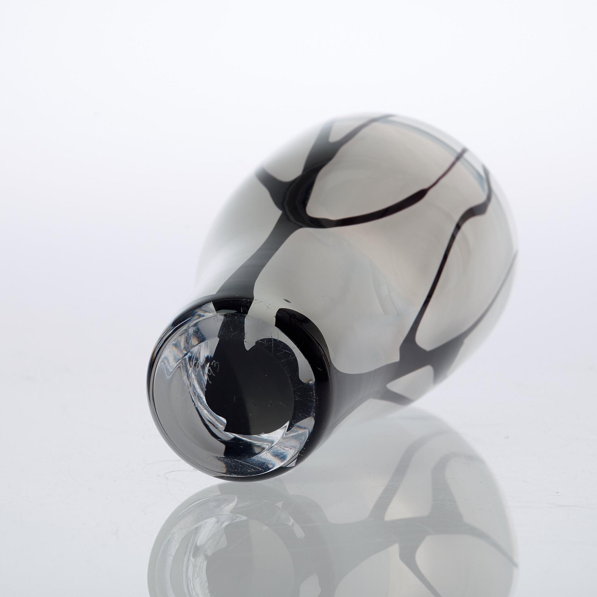 A Vicke Lindstrand glass vase, Kosta 1950's.