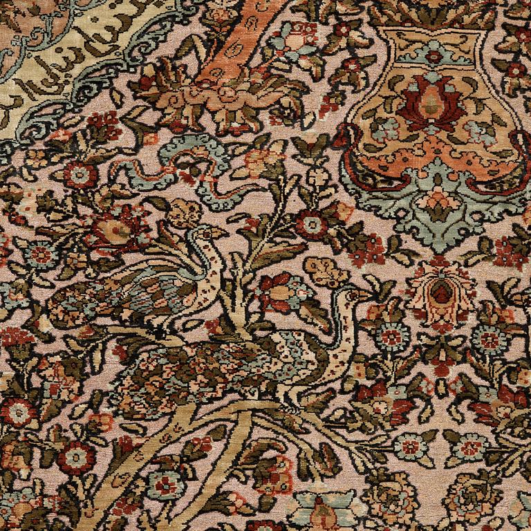 MATTA. Old silke Hereke Souf. 155,5 x 111,5 cm.