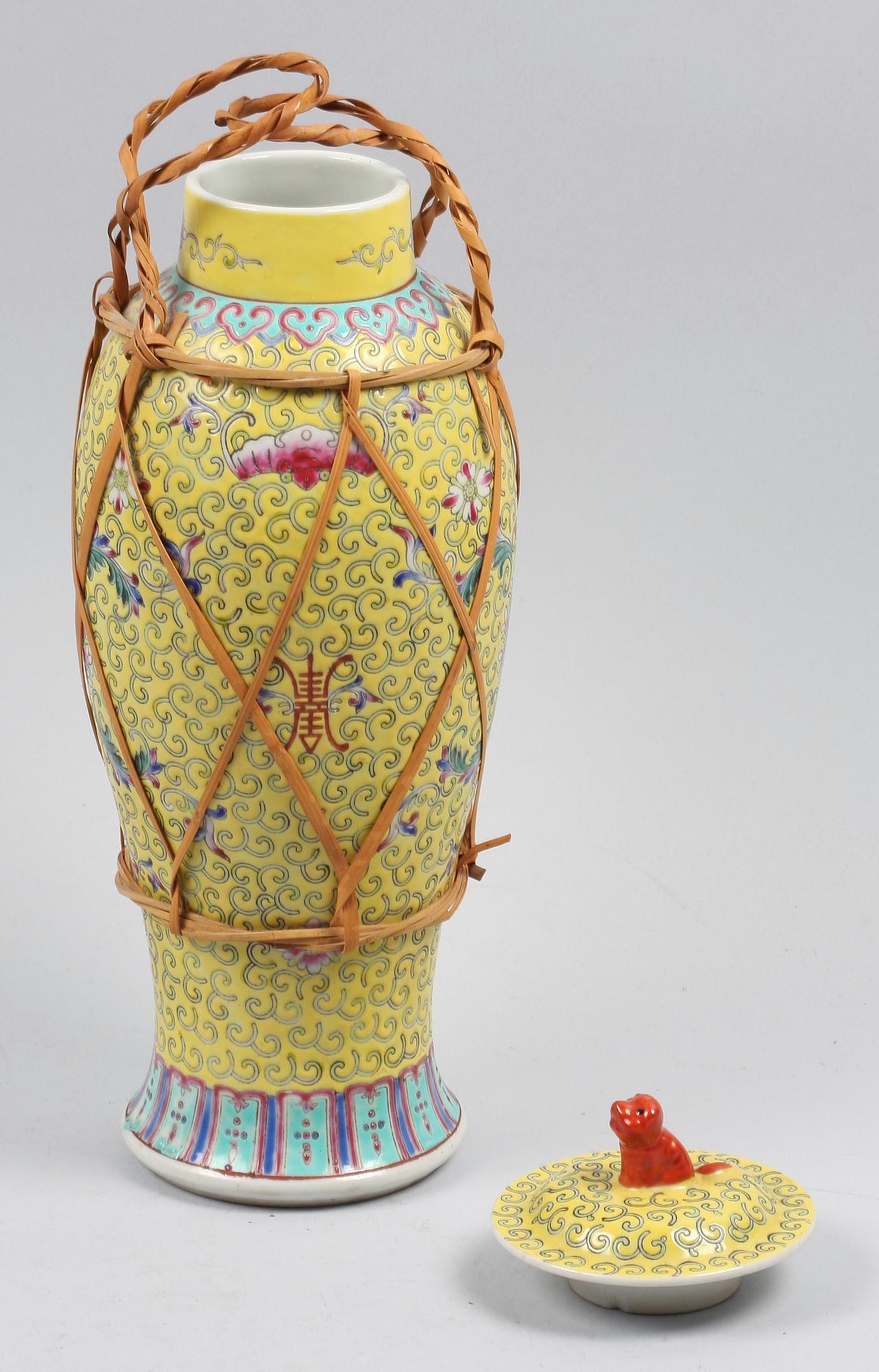 LOCKURNA, porslin, Kina, 1800/1900-tal.