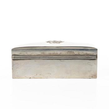 C.G. Hallberg, CG Hallberg, tobacco box, silver, Stockholm 1912, with the Wijnbladh family coat of arms.