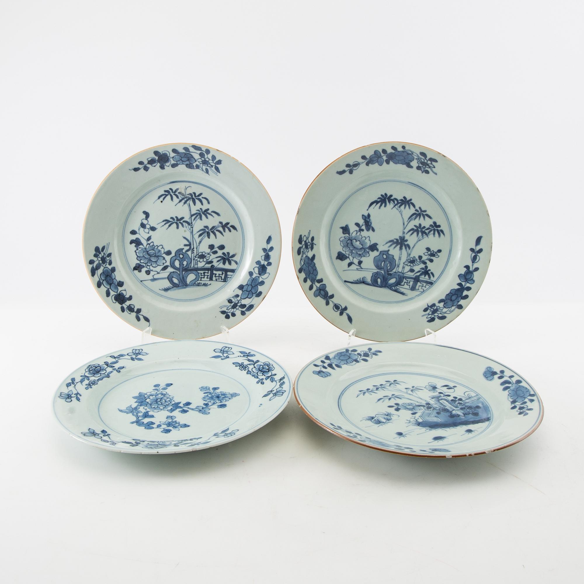 A matched set of four blue and white dinner plates, Qing dynasty, Qianlong (1736-95).