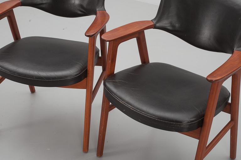 KARMSTOLAR, ett par, Erik Kirkegaard, Höng Stolefabrik, Danmark, märkta.