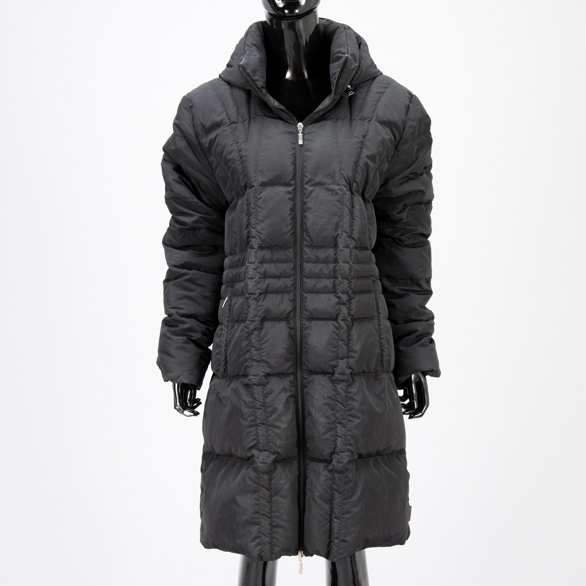 MONCLER VINTAGE DOWN JACKET in size 5. Bukowskis