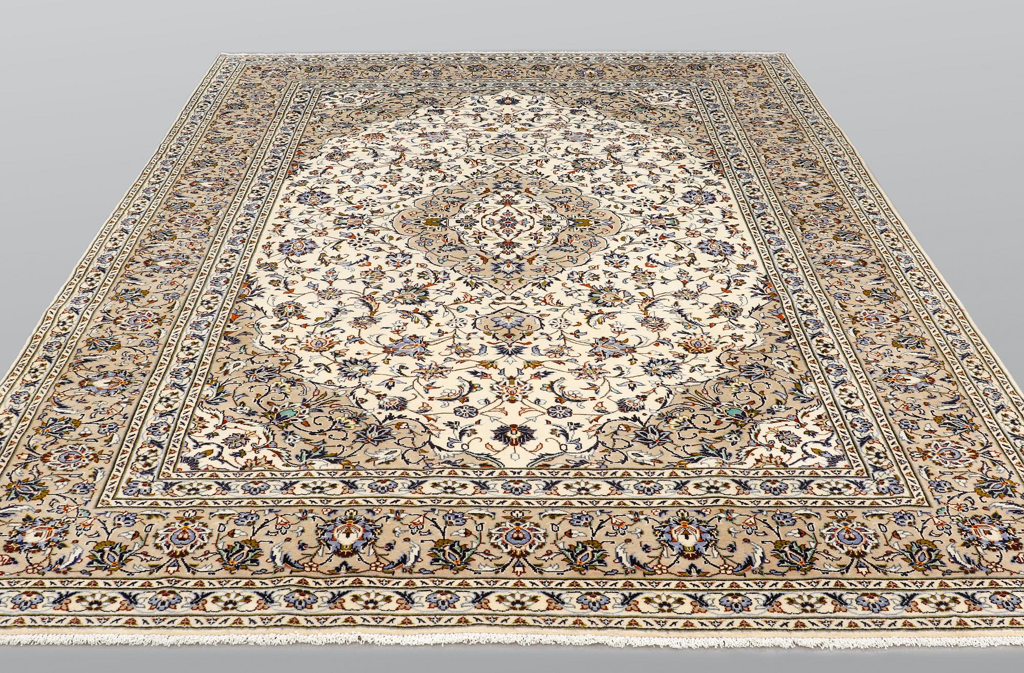 Matta, Keshan, ca 351 x 255 cm.