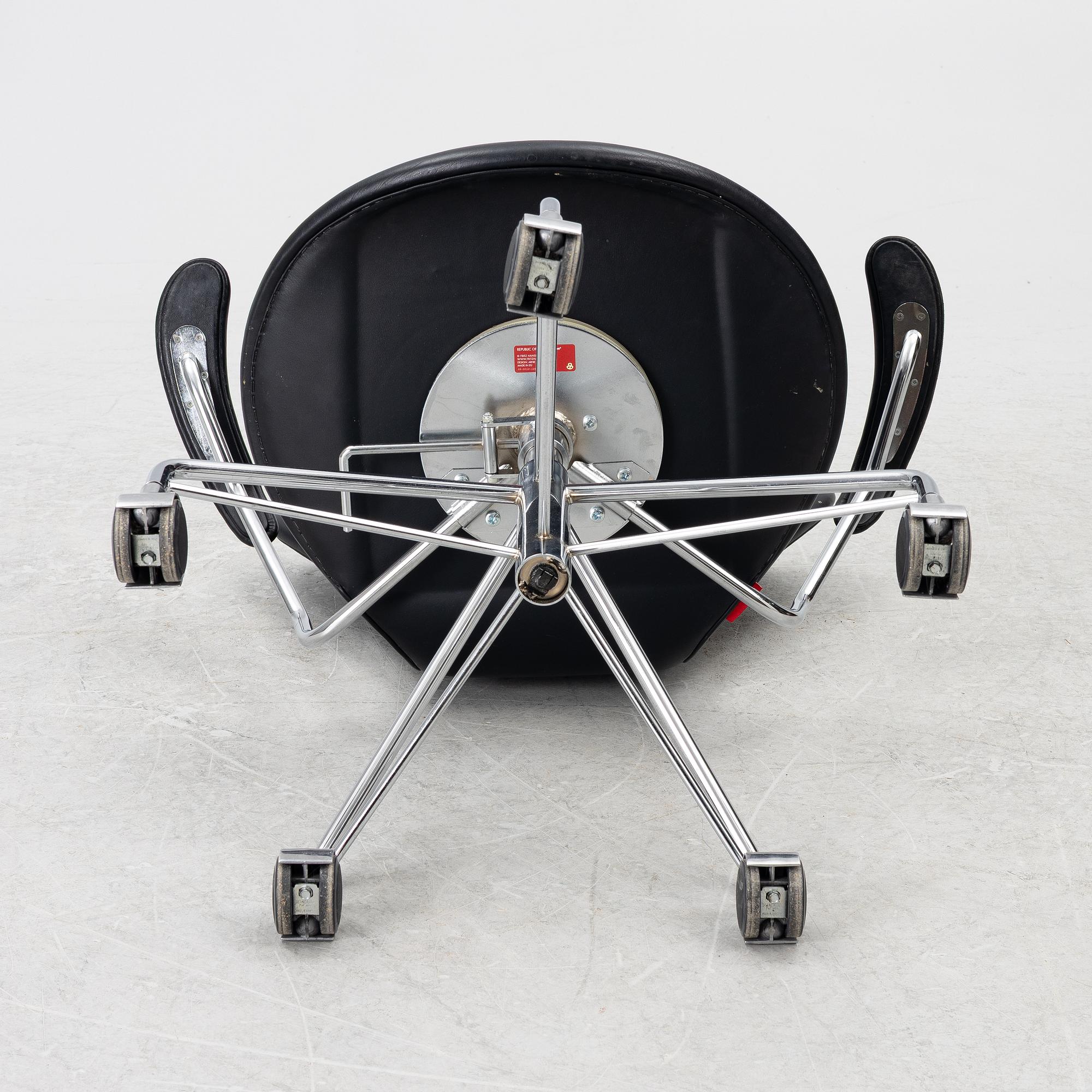 Arne Jacobsen, office swivel chair, '3217', Republic of Fritz Hansen.