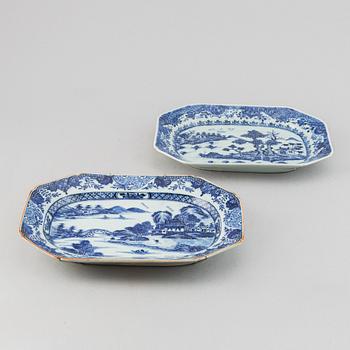 Two blue and white export porcelain serving dishes, Qing dynasty, Qianlong (1736-95).