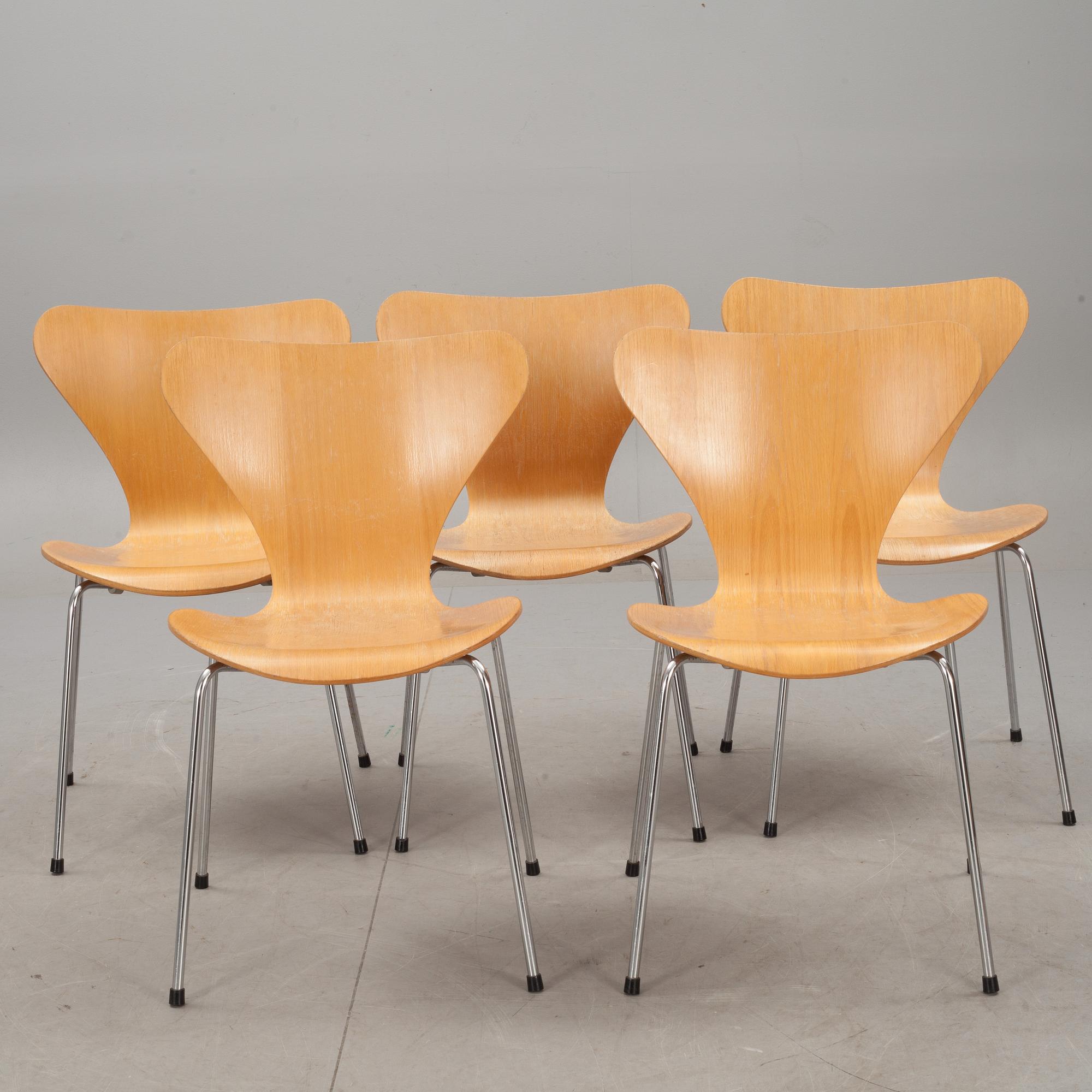 STOLAR, 5 st, "Sjuan", Arne Jacobsen för Fritz Hansen, 1980.