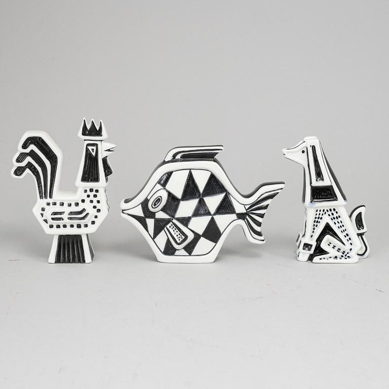 GUNNAR NYLUND, figuriner, 3 st, fisk, tupp och hund, Rörstrand 1950-60-tal.