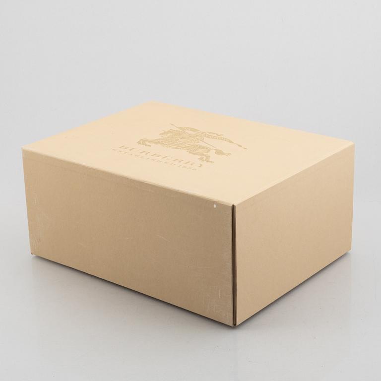 Burberry, a handbag.