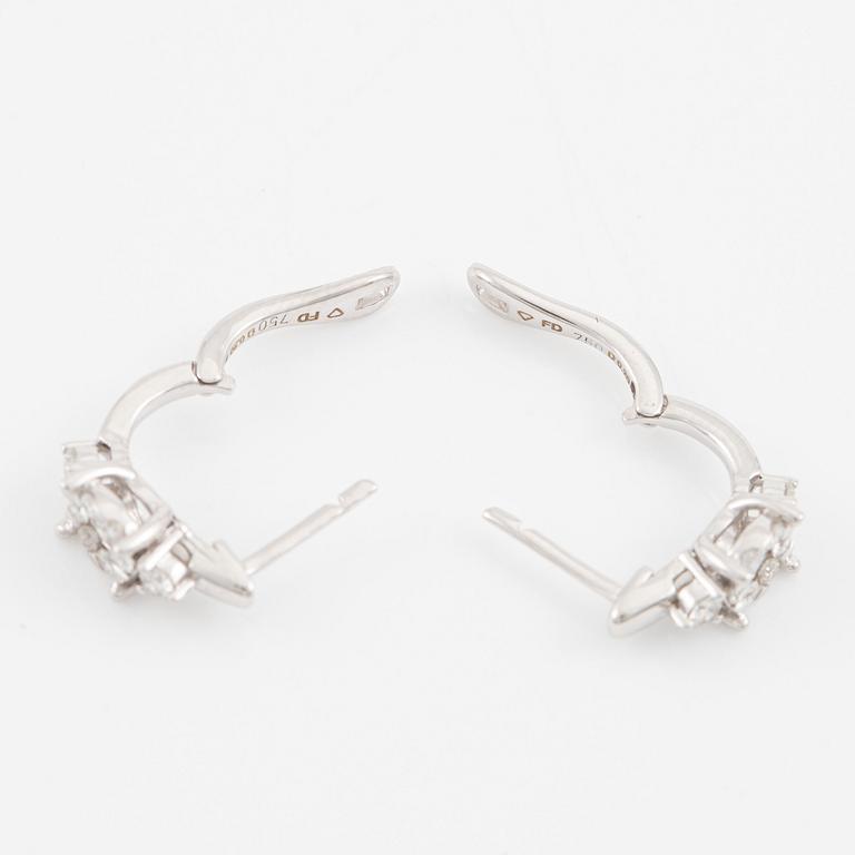 Earrings, 18K white gold set with brilliant-cut diamonds.