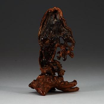 A root sculpture of an Immortal, Qing dynasty, 19th Century or older.