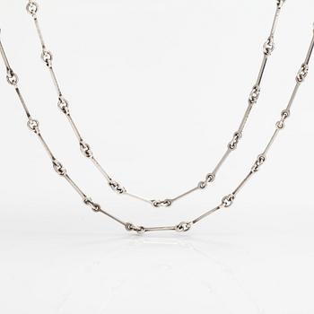Halsband, 2 st, sterlingsilver. Lapponia 1976 och 1978.