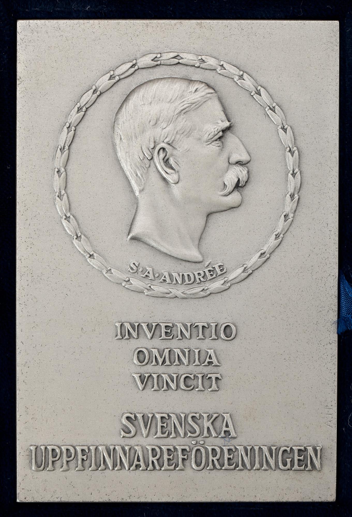 PLAKETT, silver, metallfabriks A/B, C C Sporrong, 1971. Totalvikt ca 161 gram.