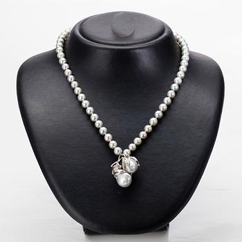 394. A NECKLACE, 18K white gold, akoya pearls 7 mm and 2 large baroque south sea pearls.