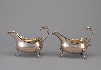 A PAIR OF SAUCE BOATS, sterling silver London 1772. Weight 384 g.