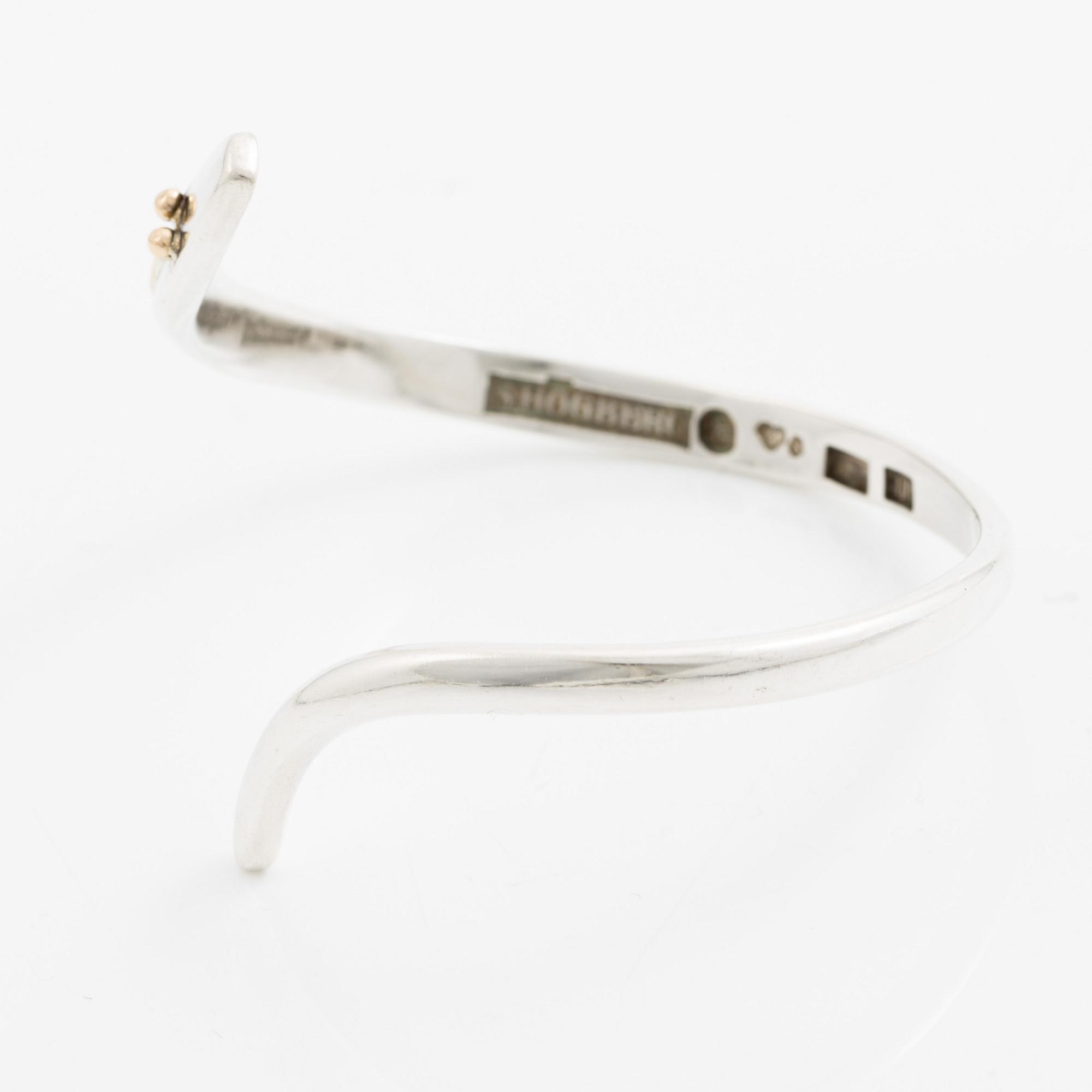 Sven-Erik Högberg, an arm ring in the form of a serpent, sterling silver with gold details, Gothenburg 1983.