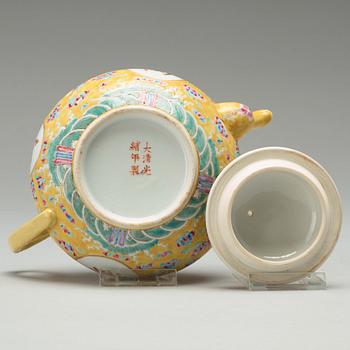 A set of 10 part yellow ground 'Birthday' service, Republic, early 20th century, with Guangxu six character mark.