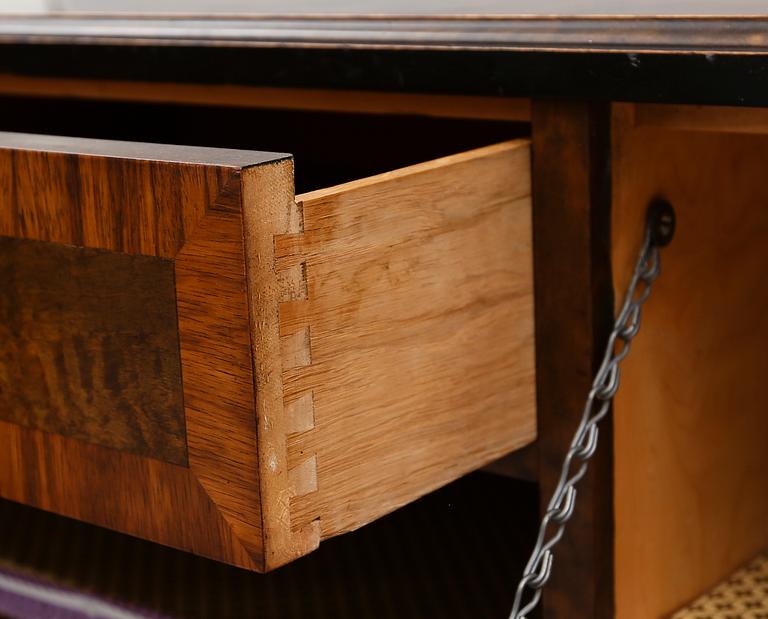 SIDEBOARD, 1900-talets första hälft.