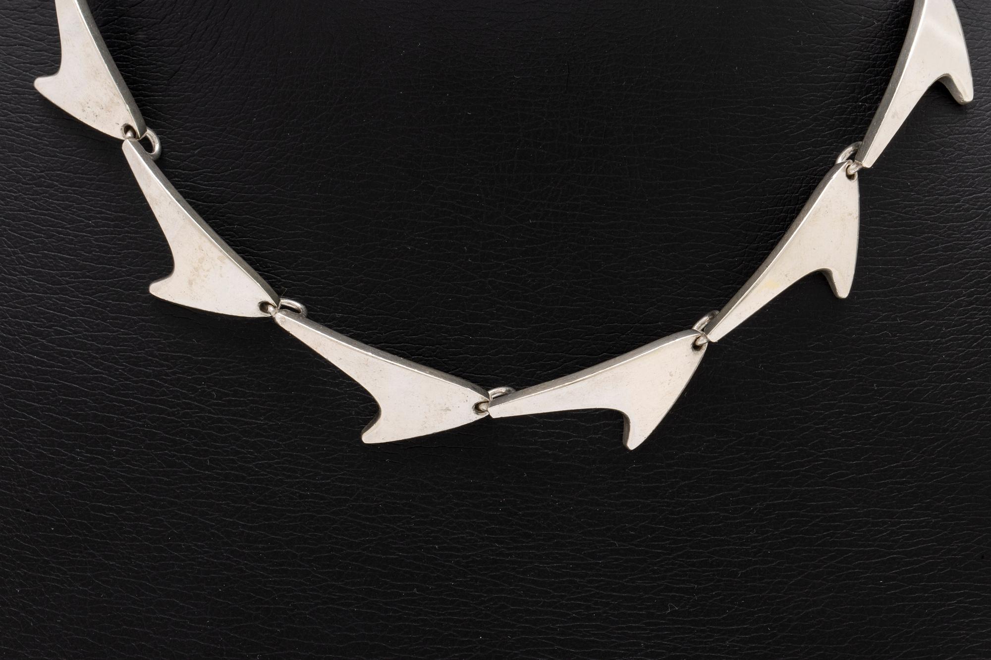Necklace silver, Bent Knudsen Danmark, "Shark-fin", approx 41 x 1 cm.