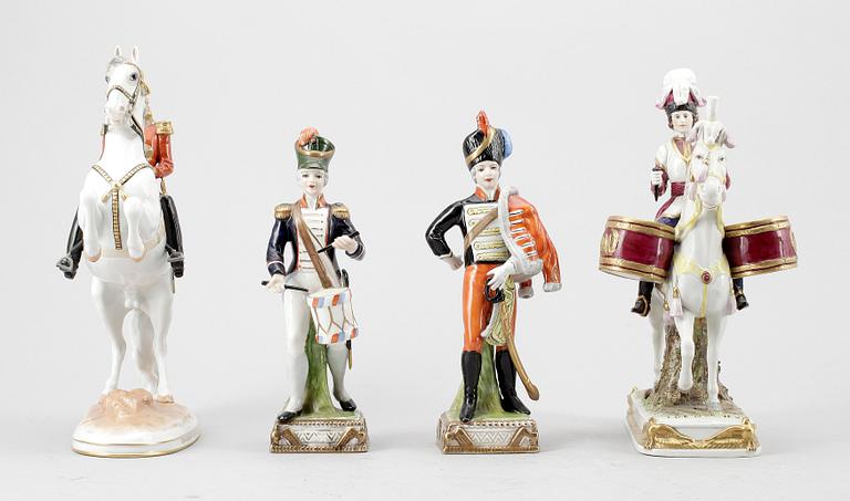 PARTI FIGURINER, 4 st, porslin, bland annat Wien. 1900-talets första del.