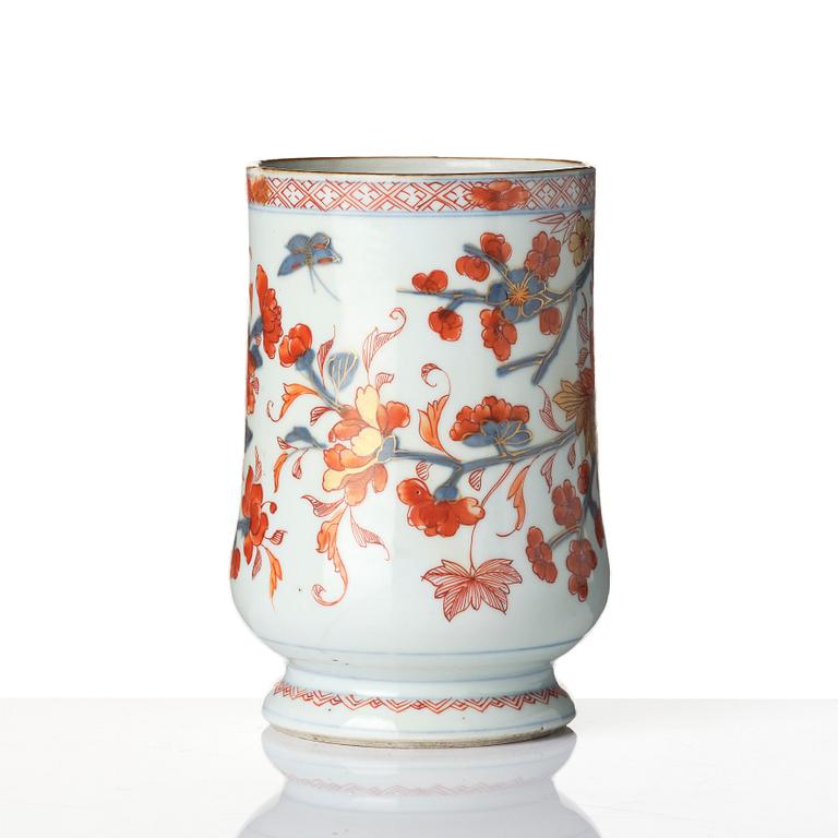 A Chinese imari export porcelain mug, Qing dynasty (1736-95).