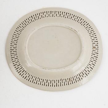 A basket weave export porcelain bowl with stand, China, Jiaqing (1796-1820).