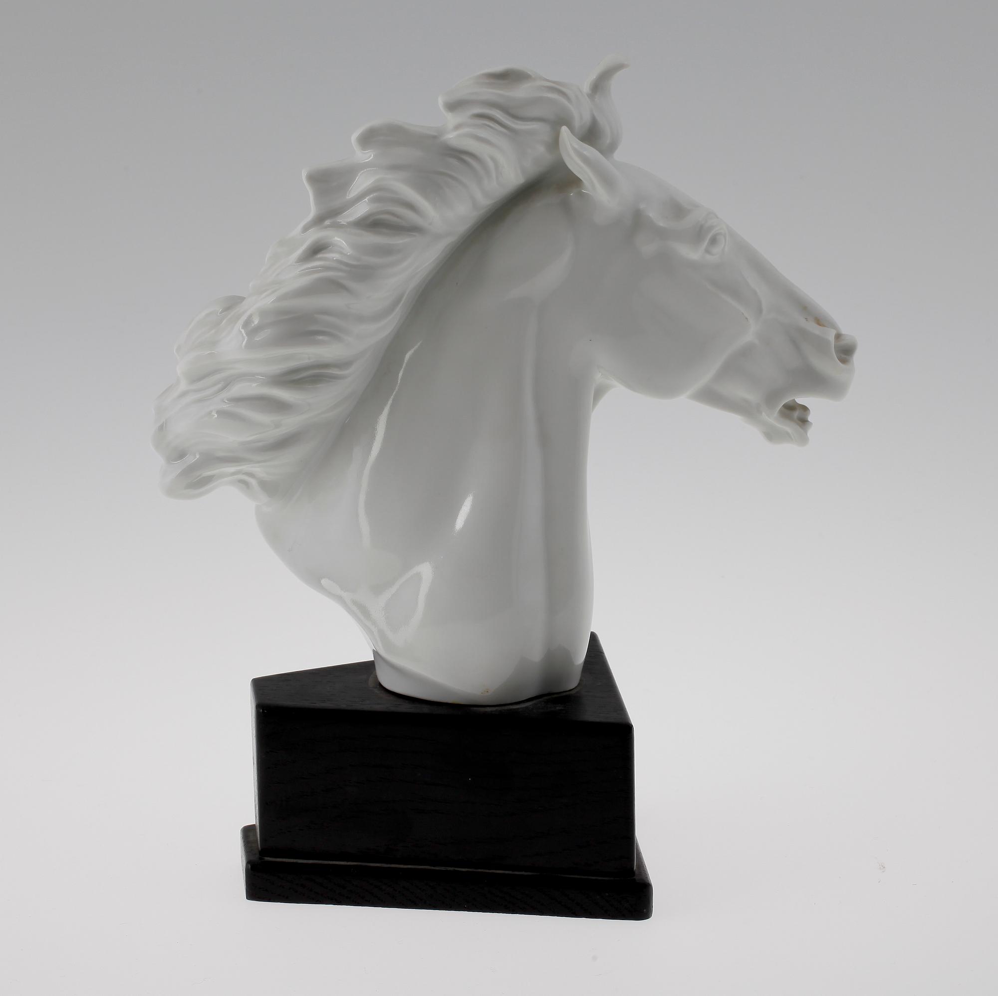 FIGURIN, porslin, Erich Oehme Meissen 1949.