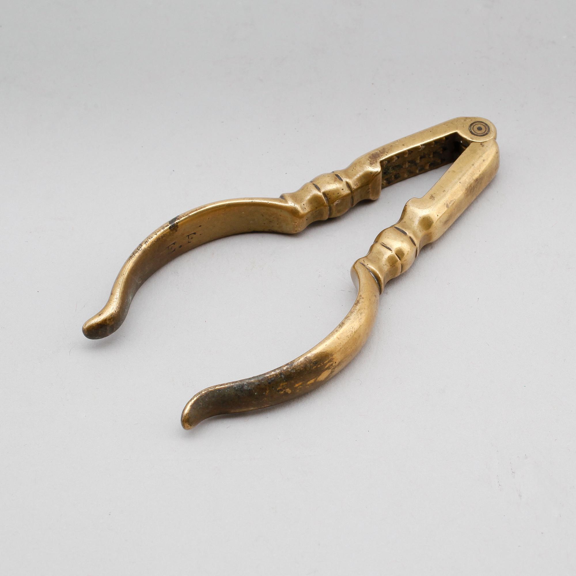 NÖTKNÄPPARE, mässing, England, 1700-tal.