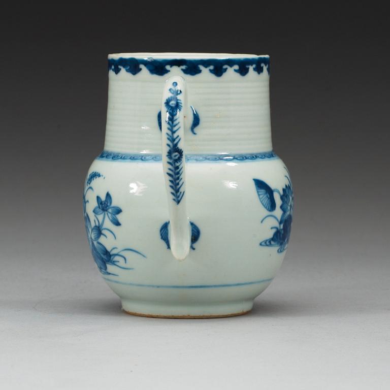 A blue and white can, Qing dynasty Kangxi (1662-1722).