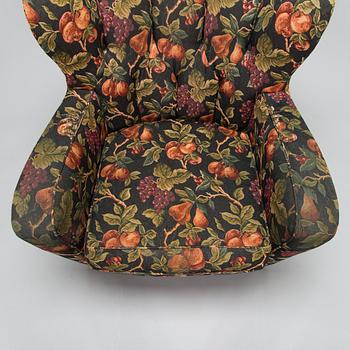 A mid-20th century armchair.