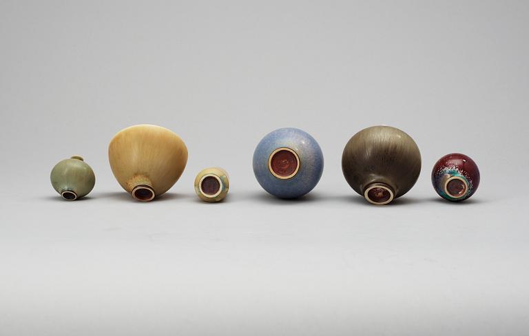 A Berndt Friberg stoneware miniature bowl and four miniature vases, Gustavsberg Studio 1960´s.