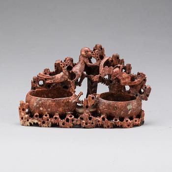 PENSELSTÄLL, sten, Kina 1900-tal.