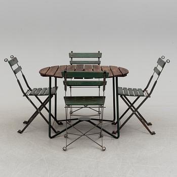 A Garden table and 4 chairs 20th century.