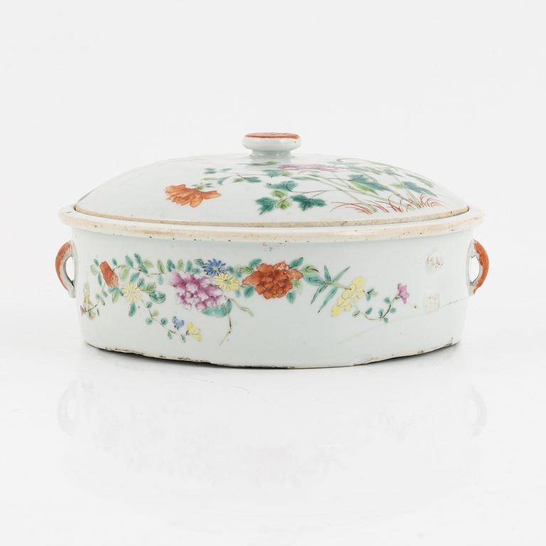 Karott med lock, porslin, Kina, 1800-tal.