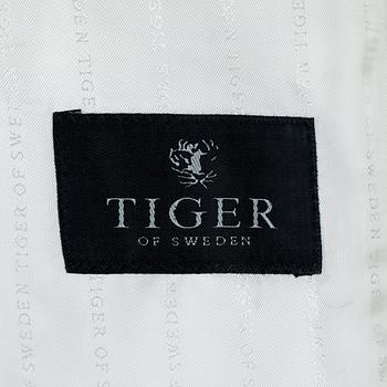 TIGER OF SWEDEN, awhite cotton and silk men´s evening jacket and vest, size 50.