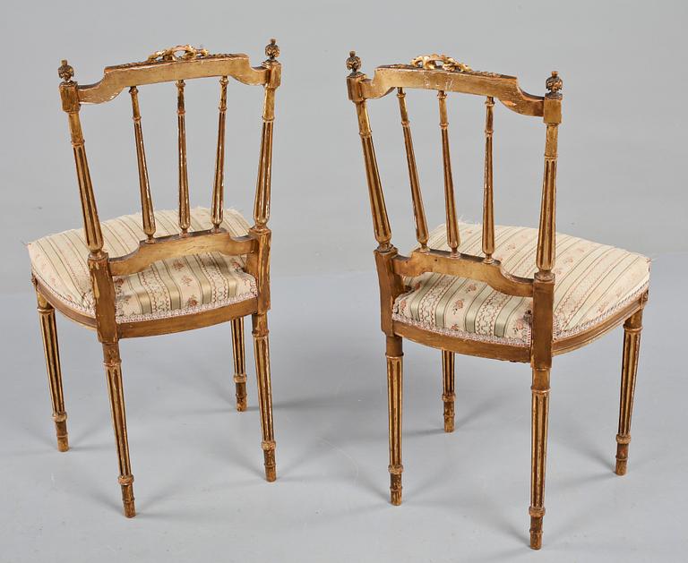 STOLAR, ett par, Louis XVI-stil, omkring 1900.
