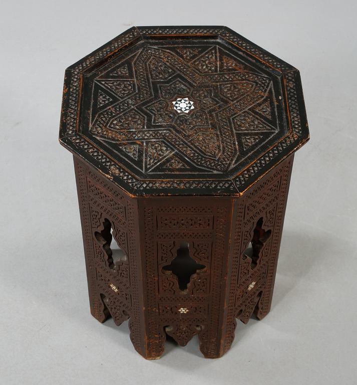 RÖKBORD, orientaliskt, 1900-tal.